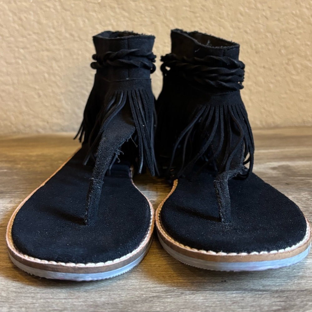 Coconuts by Matisse Fringe Flat Thong Sandal Black - Picture 6 of 12